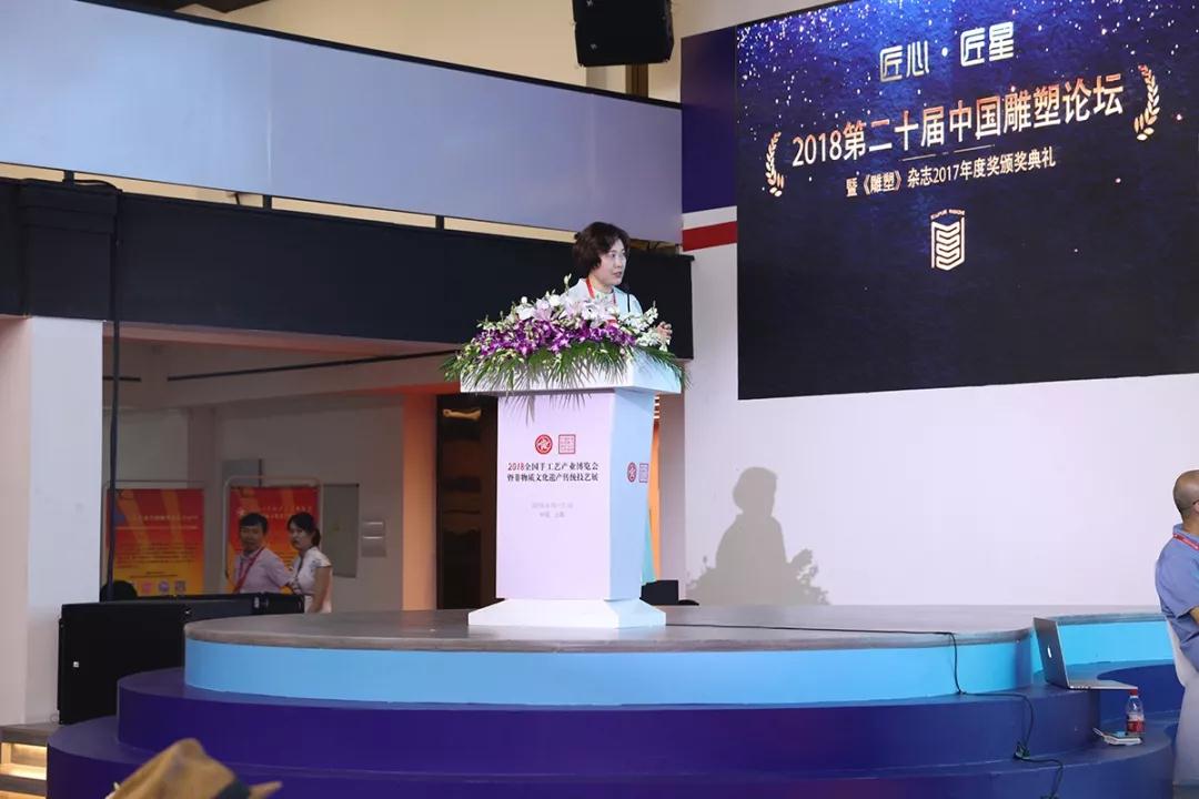 鄭萍.jpg 鄭萍.jpg